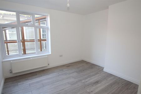 1 bedroom Apartment to let - Photo 2