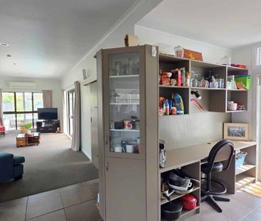 Summer Ready! Spacious Family Home with Pool and Double Garage - Photo 3