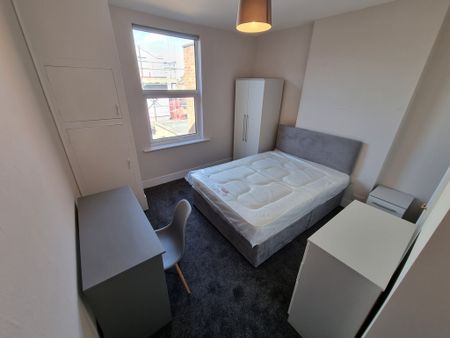 4 Bed Student Accommodation - Photo 5