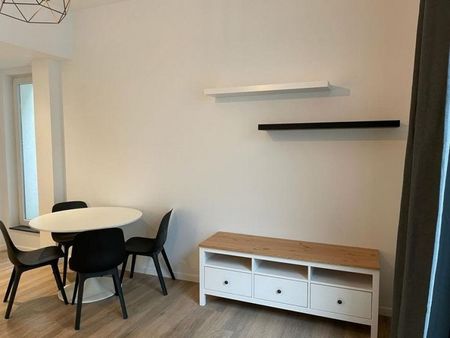 IXELLES: REZ DE CHAUSSE MEUBLE 2 CHAMBRES +TERRASSE - Ixelles - Photo 4