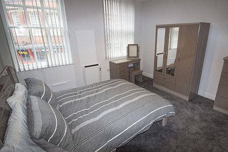 8 bedroom townhouse to rent - Photo 4