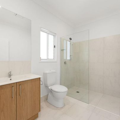 Newly Built with high ceilings, timber finishes and family comfort throughout - Photo 1