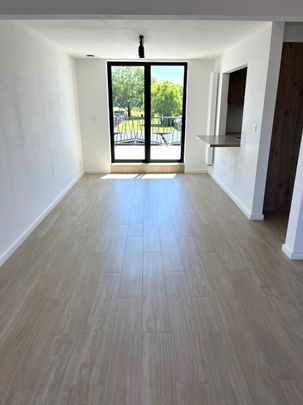 Gerenoveerd appartement met 2 slpk. en terras in Alken - Photo 1