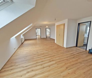 Klimatisierte, lichtdurchflutete 3-Zimmer-Dachgeschosswohnung mit E... - Photo 5