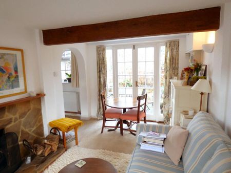 2 bedroom character property to rent - Photo 2