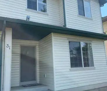 Beautiful 3-Bedroom Duplex with Park Views! | 31 - 31 Covepark Squa... - Photo 1