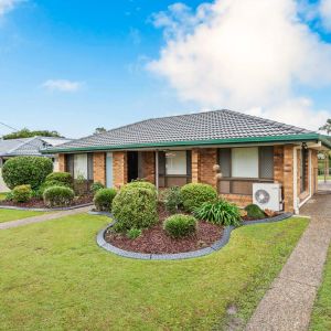 Immaculate 4 Bedroom home in quiet Scarborough cul-de-sac. CONTACT JULIE SYKES 0438 050 110 - Photo 3