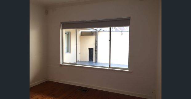 WALKING DISTANCE TO CHAPEL STREET!! - Photo 1