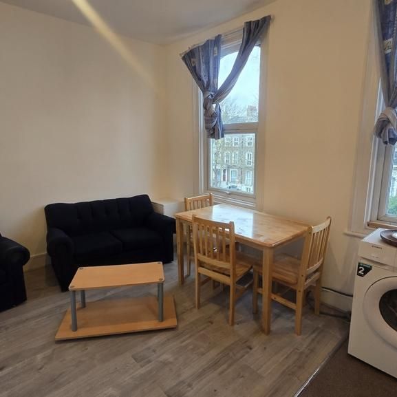 Studio to rent - Photo 1