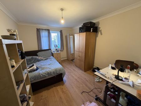 3 bedroom ground floor flat to rent - Photo 2