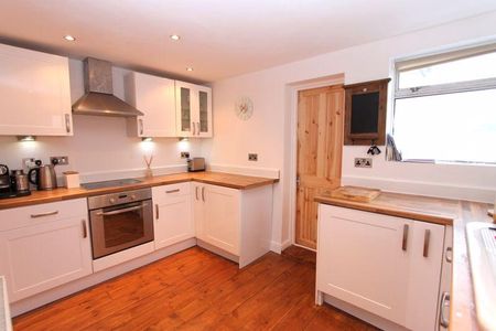 2 bedroom terraced house to rent - Photo 4