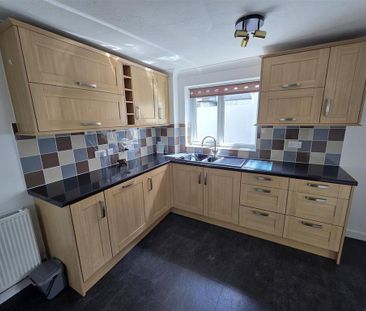 3 bedroom link detached house to rent - Photo 5