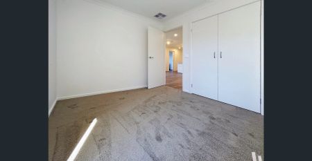 Modern 4-Bedroom Family Home with Light-Filled Interiors - Photo 5