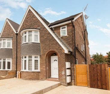 5 Bed Flat, Western Avenue, W3 - Photo 1