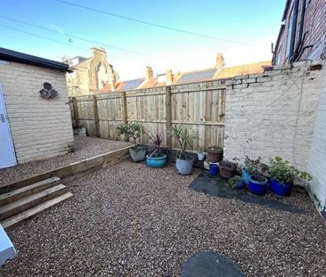 3 Bedroom House - Terraced - Photo 3