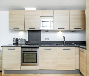 Water Gardens Square, Canada Water, London, SE16 flat to rent - Photo 2