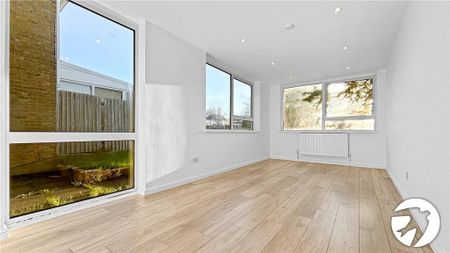 4 bedroom semi-detached house to rent - Photo 5