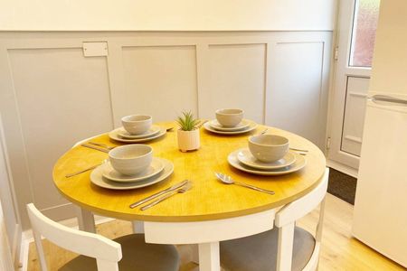 2 Bed Semi-Detached House, Bristol Road, LU3 - Photo 4