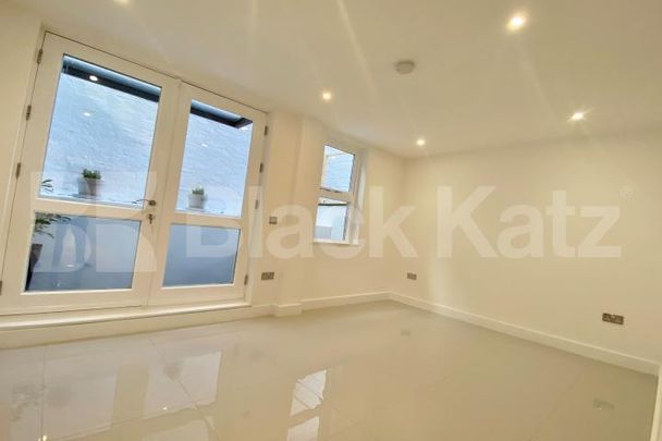Recently refurbished maisonette with two bathrooms & patio area - Photo 1