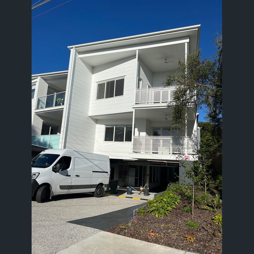 Stunning Boutique Apartment Filled with Natural Light - Photo 1