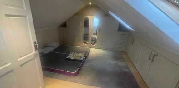 Room in a Shared House, Talbot Gardens, IG3 - Photo 2