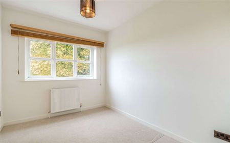 A stylish two bedroom period house, ideally located between Wilmslow and Alderley Edge. - Photo 3