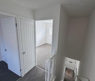 2 bedroom terraced house to rent - Photo 2