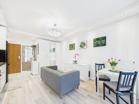 2 pokoje, balkon i garaż – komfort i styl w jednym - Photo 4