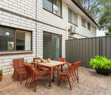 Lovely Updated Townhouse! - Photo 3