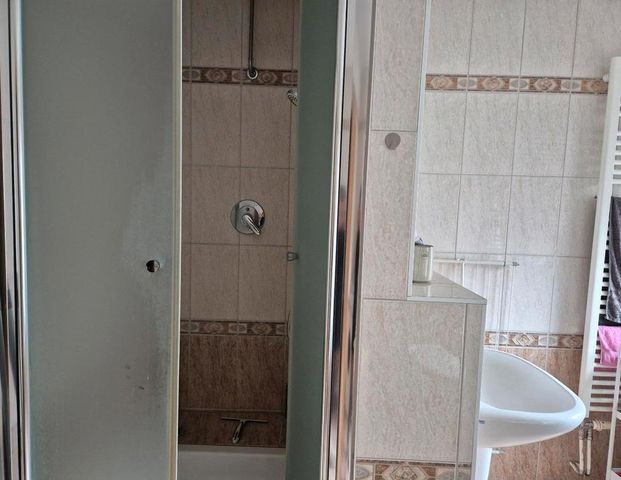 Etage mit 3 Zimmern zur Untermiete in WG,Küche und Bad gemeinsam - Photo 1