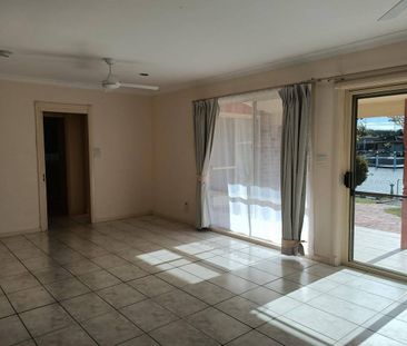 Amazing waterfront family home available now!! - Photo 6