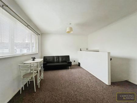 Runnymede Road, Stanford-Le-Hope, Essex - Photo 3