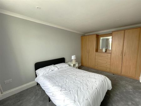 1 bedroom retirement property to rent - Photo 5