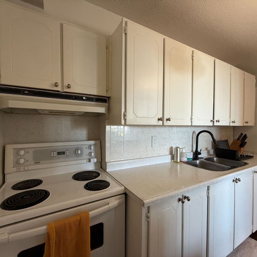 For Lease - 15 Torrance Road Unit# 611, Toronto, Ontario - Photo 1