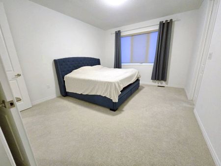 For Lease - 1405 Mockingbird Square, Pickering, Ontario - Photo 4