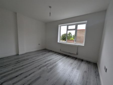 3 Beds - Apartment - - Photo 4