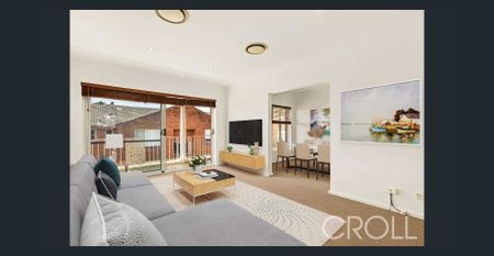 Oversized Three Bedroom Apartment With Harbour Views - Photo 4