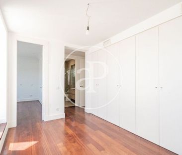 3 bedroom luxury penthouse for rent in Madrid, Spain - Photo 5