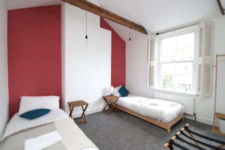 Crown Gardens - Photo 3