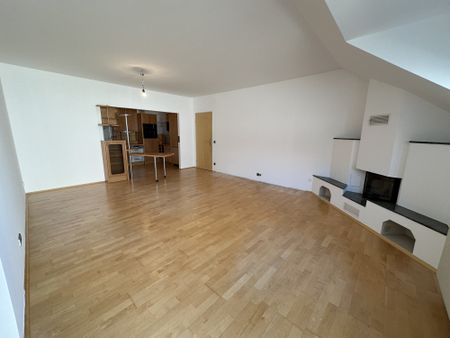 Großartige Dachgeschoßwohnung im Stadtzentrum mit Terrasse! - Foto 2