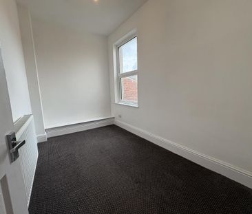 4 bedroom end of terrace house to rent - Photo 6