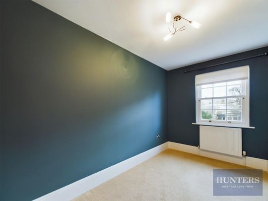 2 bedroom Flat To Let - Photo 1