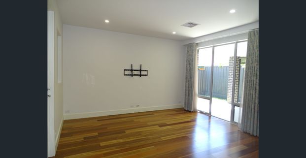 A CUSTOM BUILT STUNNER - INSPECT Monday 9th Feb 4.45 - 5.15 pm - Photo 1