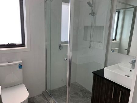 Reverse Living Townhouse - Photo 4