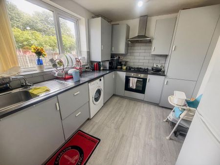 3 bedroom terraced house to rent - Photo 4