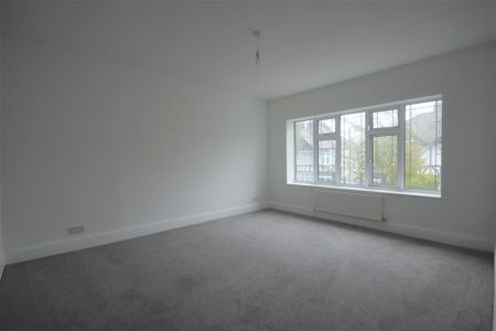 5 bedroom semi-detached house to rent - Photo 2