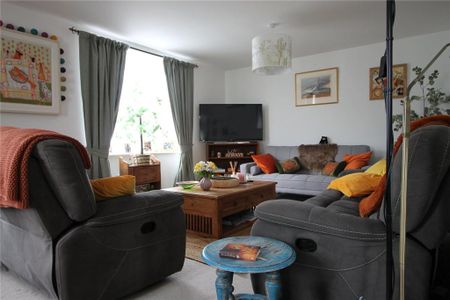 4 bedroom detached house to rent - Photo 2