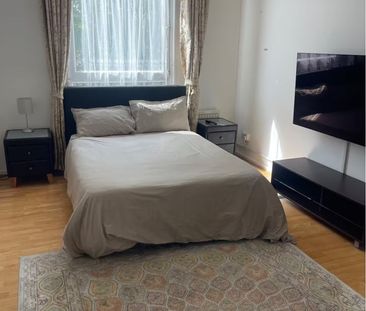 2 Bed Flat, John Strachey House, SW6 - Photo 3