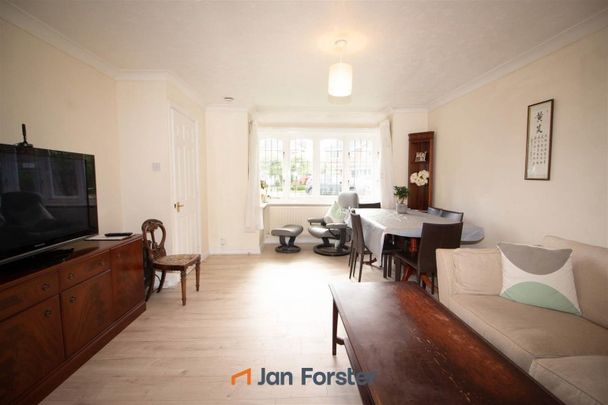 4 Bedroom House - Detached - Photo 1