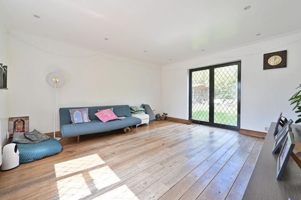 4 bedroom detached house to rent - Photo 1